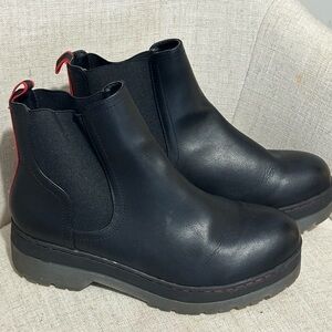 Mia Cayson platform Chelsea boots black with red stripe size 10 EUC